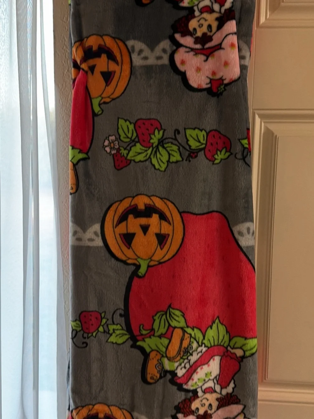 Strawberry-Themed Plush Throw Blanket in Gray & Red